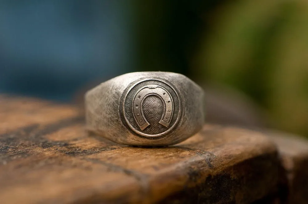 #020 - Signet Ring Horseshoe