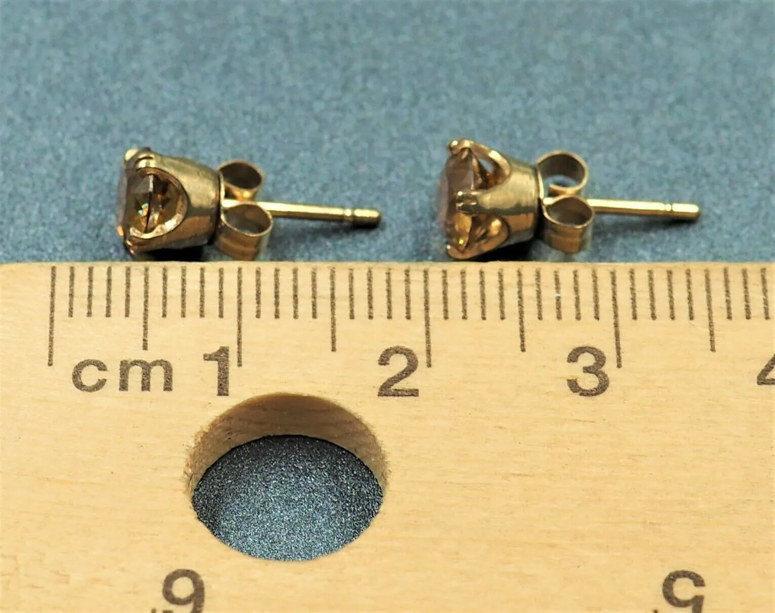 9ct Yellow Gold Golden Sapphire Stud Earrings