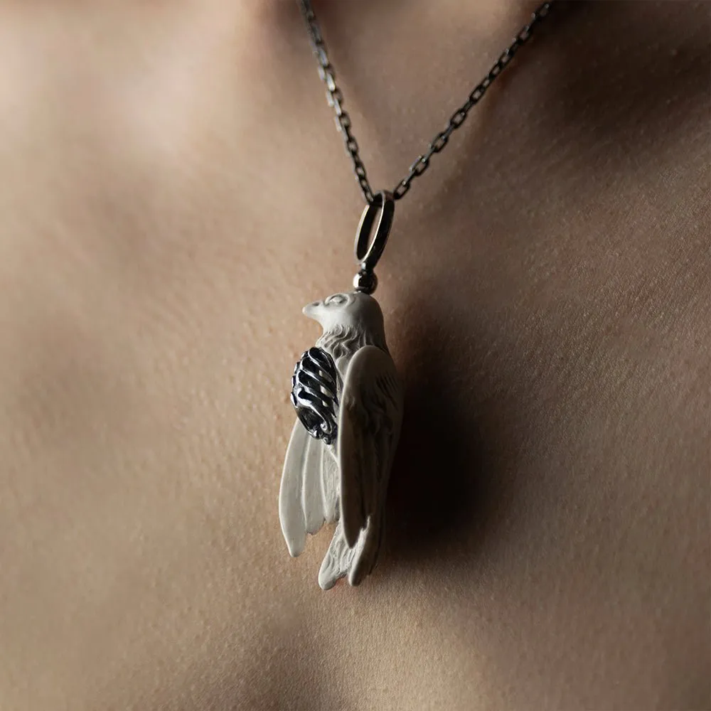 Avis Aeterna pendant - white