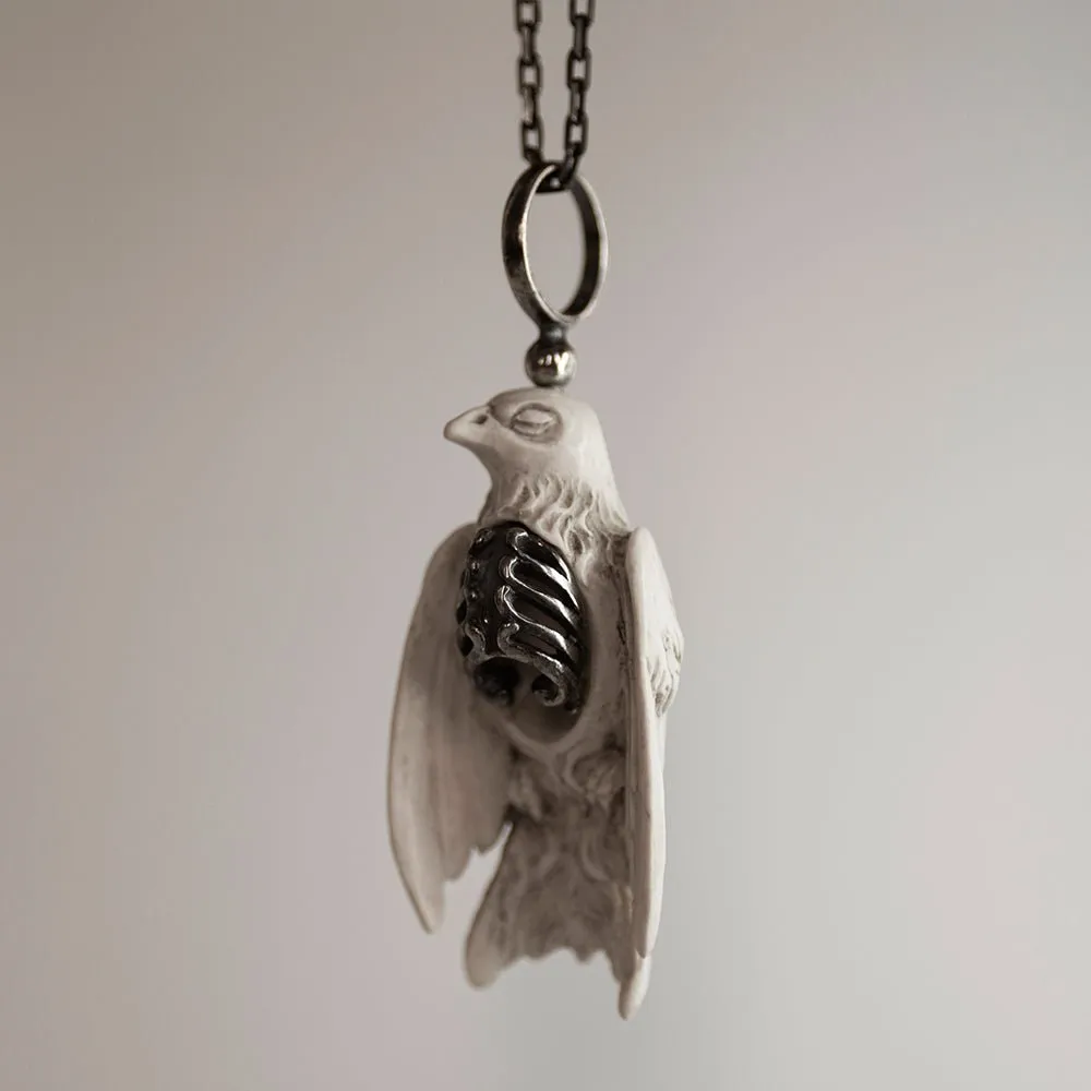 Avis Aeterna pendant - white