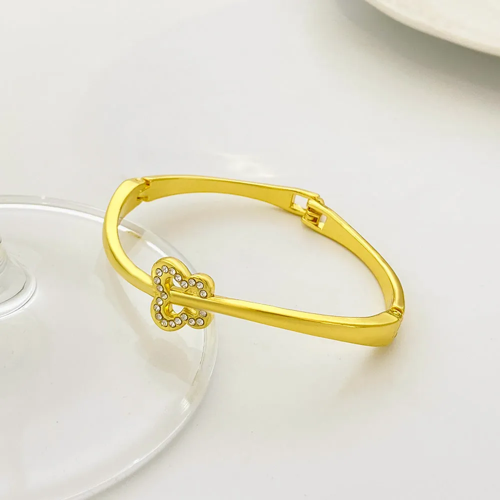 B859 - Zircon hollow butterfly bracelet