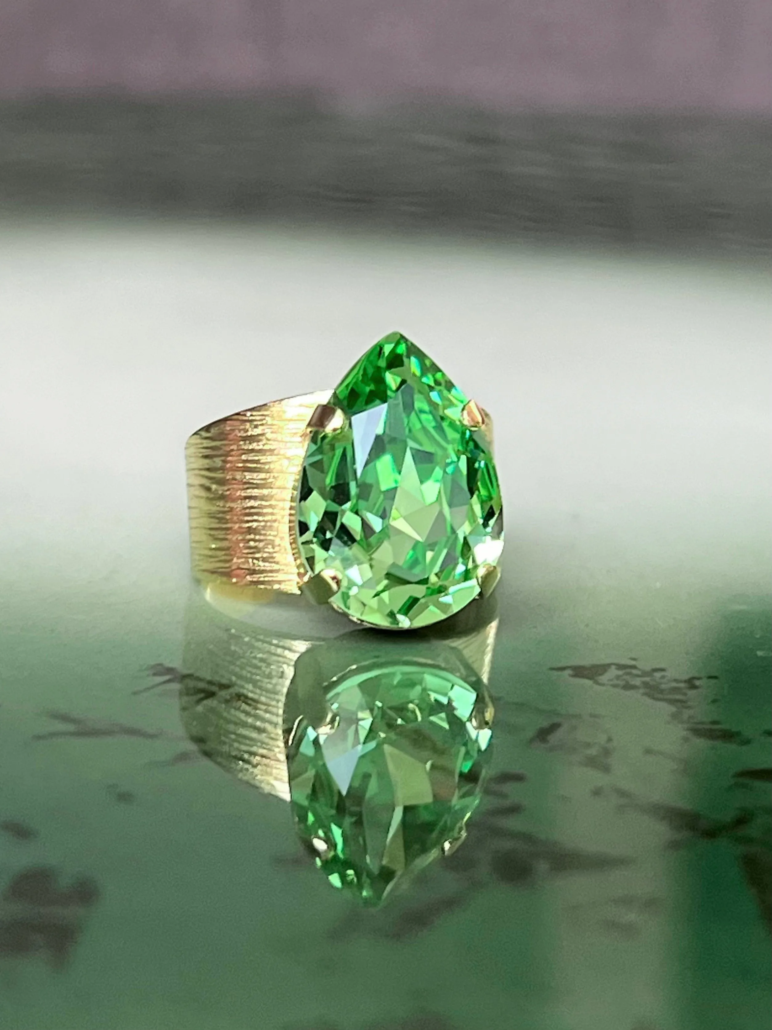 Classic drop ring - peridot