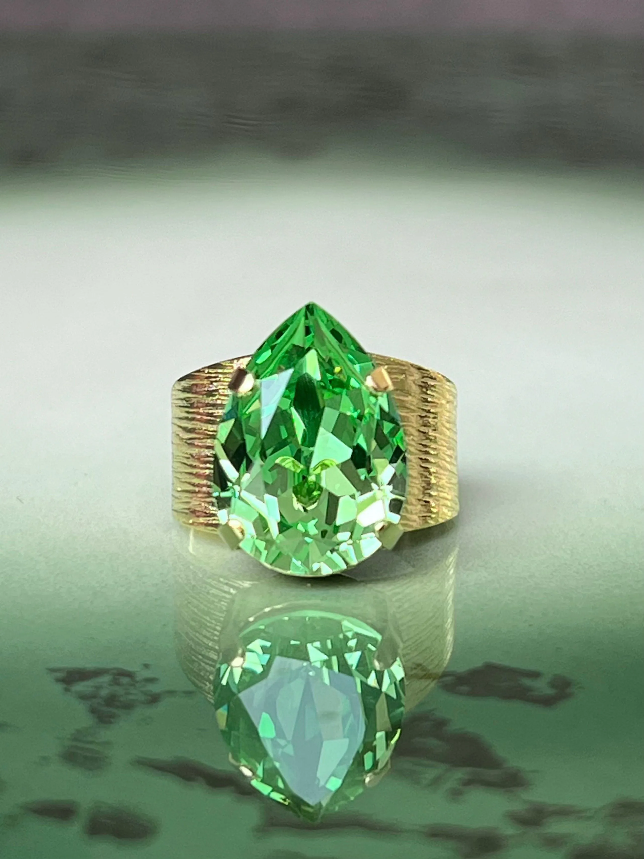 Classic drop ring - peridot