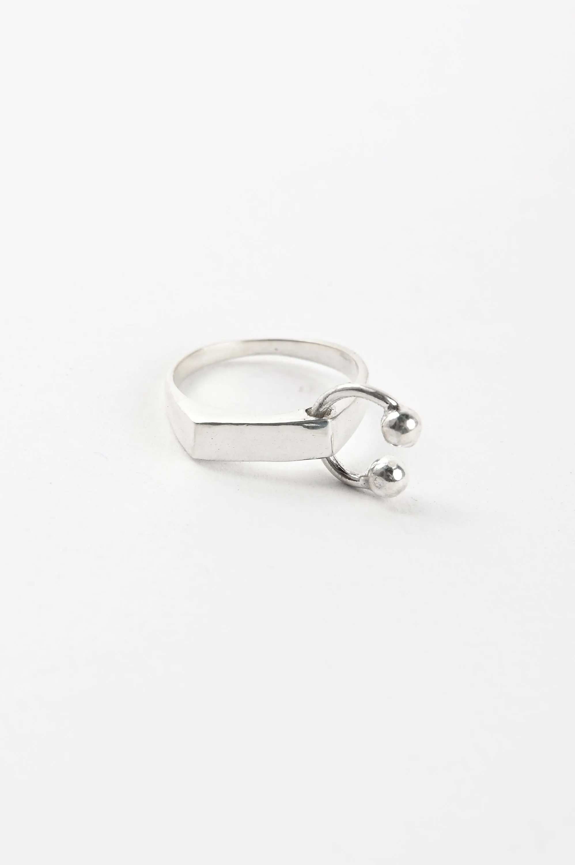 Kick In The Eye 'Zero' Ring With Horseshoe Piercing