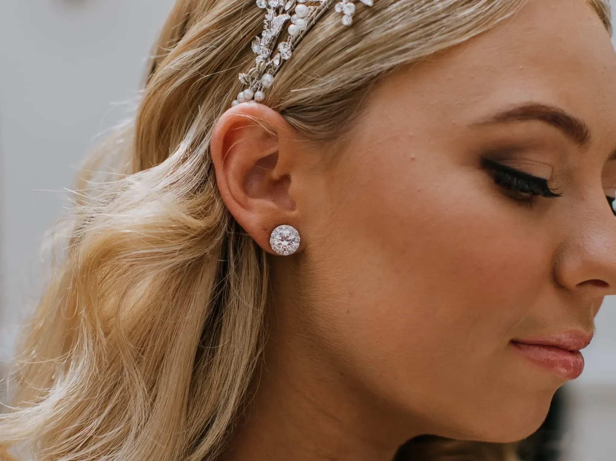 Natalie - Lovely Round Crystal Bridal Stud Earrings