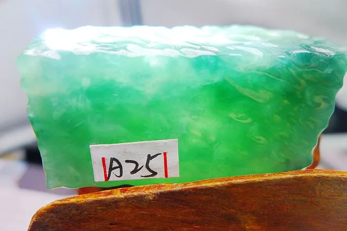 Natural Jade Rough Jadeite Raw (42g,4.5X2.6X1.35cm)