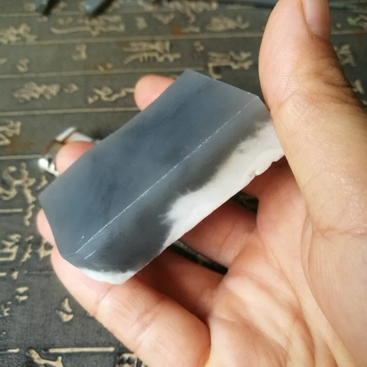 Natural Kunlun Jade Rough Nephrite Raw (101g, 5.4X3.7X1.7cm)