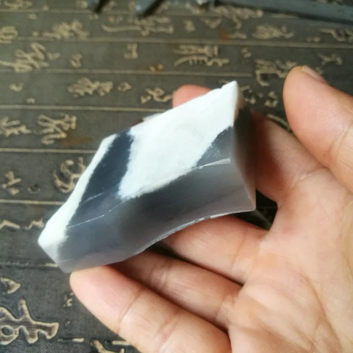 Natural Kunlun Jade Rough Nephrite Raw (101g, 5.4X3.7X1.7cm)