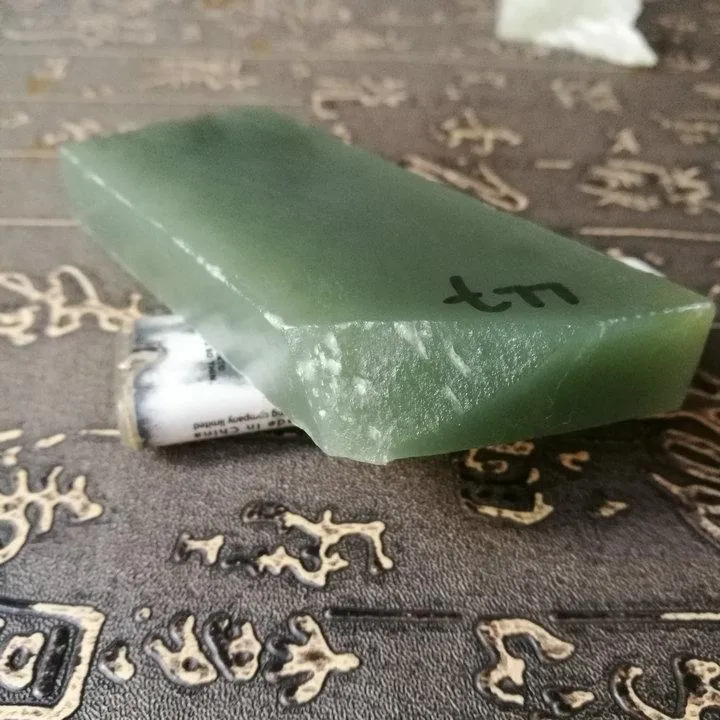 Natural Kunlun Jade Rough Nephrite Raw (10X4X1.4cm)