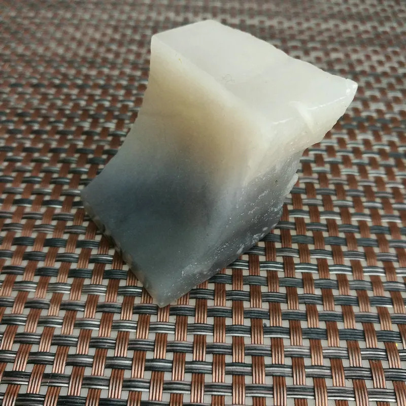 Natural Kunlun Jade Rough Nephrite Raw (114g, 4.3X3.7X1.5cm)