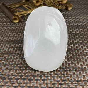 Natural Kunlun Jade Rough Nephrite Raw (133g,7.8X5.3X1.7cm)