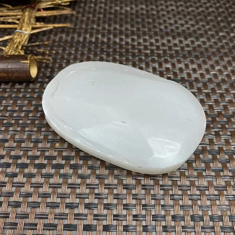 Natural Kunlun Jade Rough Nephrite Raw (133g,7.8X5.3X1.7cm)