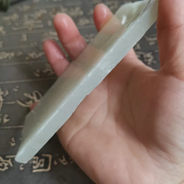 Natural Kunlun Jade Rough Nephrite Raw (143g, 12X6X0.5cm)