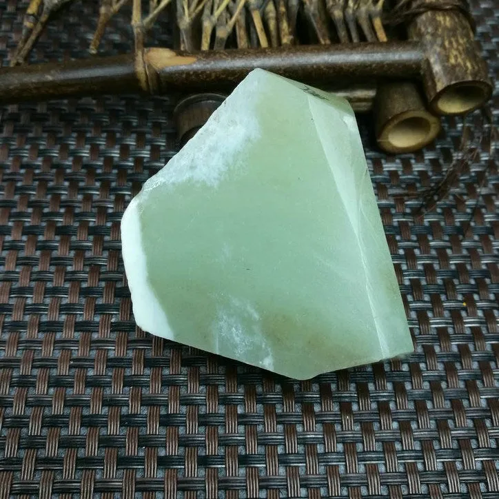 Natural Kunlun Jade Rough Nephrite Raw (169g,6X5.5X3.3cm)