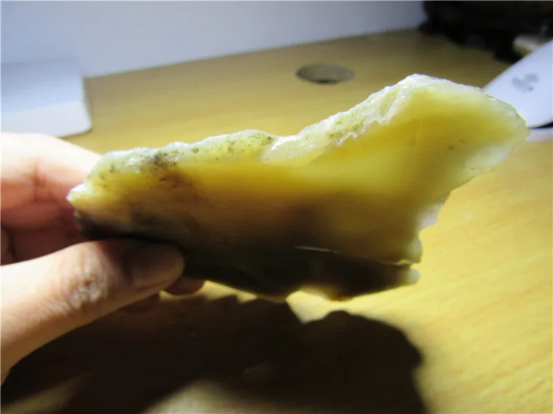 Natural Kunlun Jade Rough Nephrite Raw (183.4g, 106X100X15mm)