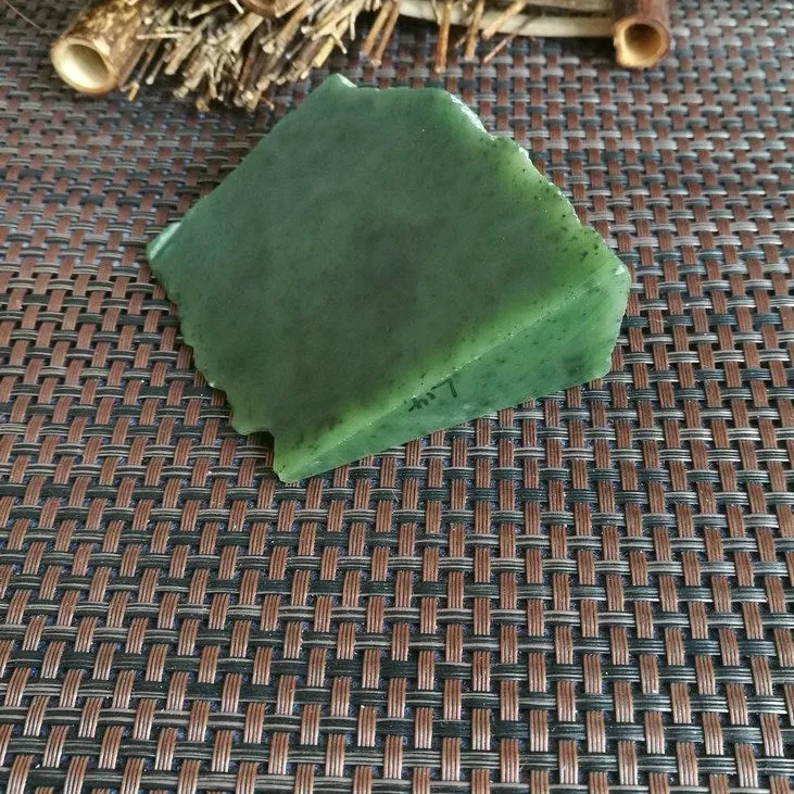 Natural Kunlun Jade Rough Nephrite Raw (239g,7.5X6X3cm)