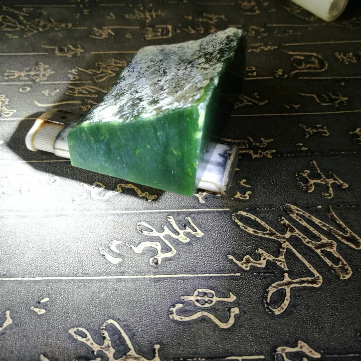 Natural Kunlun Jade Rough Nephrite Raw (247g, 8.5X4.3X3.3cm)