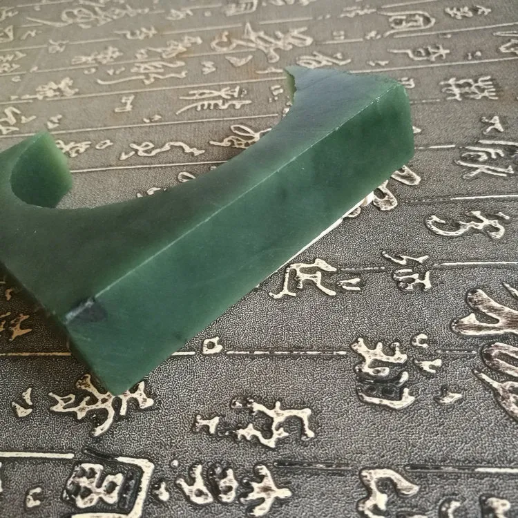 Natural Kunlun Jade Rough Nephrite Raw (247g, 9.5X2.3X1.5cm)