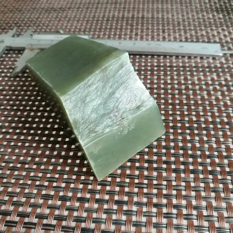 Natural Kunlun Jade Rough Nephrite Raw (252g, 8X4X3.5cm)