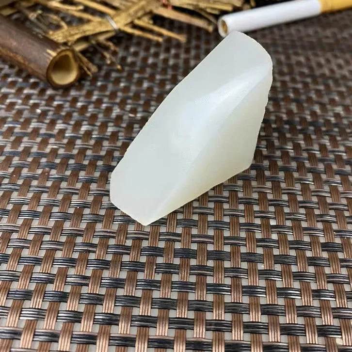 Natural Kunlun Jade Rough Nephrite Raw (42g,3.8X3.7X1.7cm)