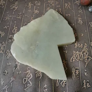 Natural Kunlun Jade Rough Nephrite Raw (483g, 13X8X1.5cm)