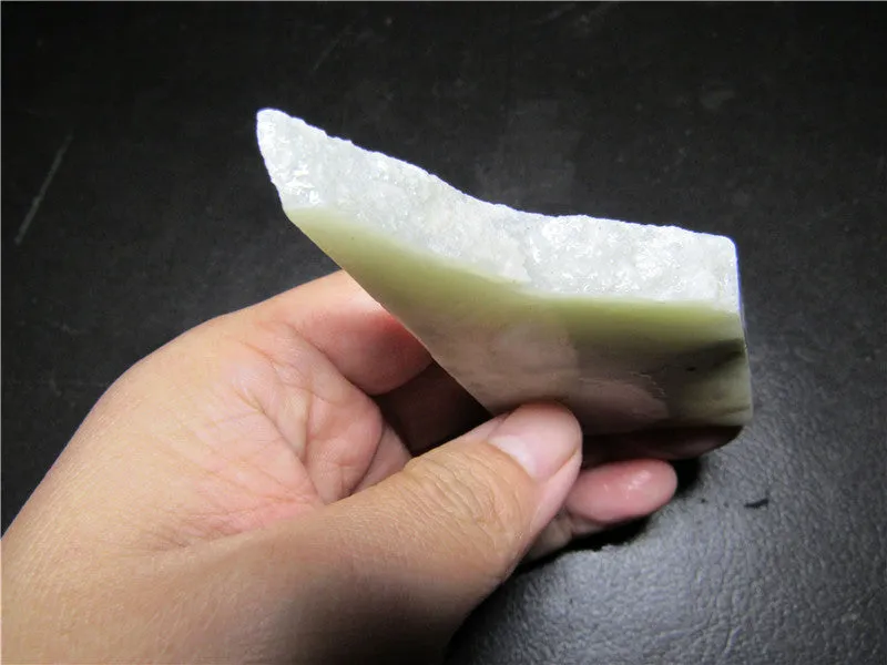 Natural Kunlun Jade Rough Nephrite Raw (61.68g, 80X42X8mm)