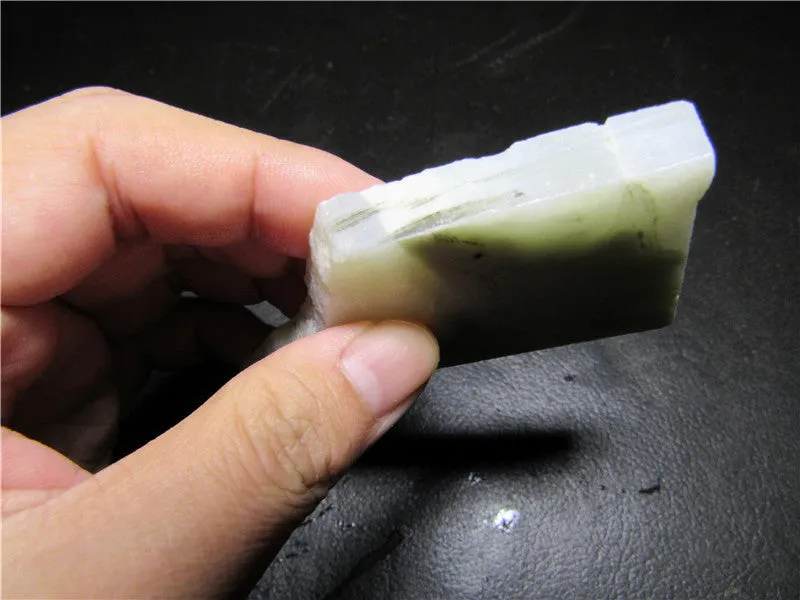 Natural Kunlun Jade Rough Nephrite Raw (61.68g, 80X42X8mm)