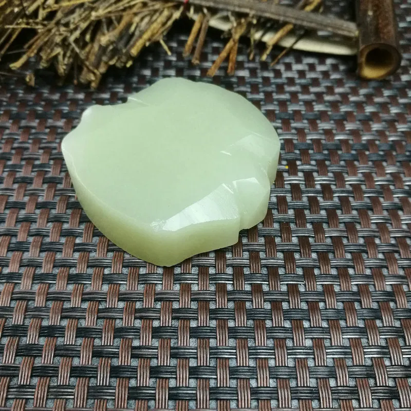 Natural Kunlun Jade Rough Nephrite Raw (90g,5.3X5X1.5cm)