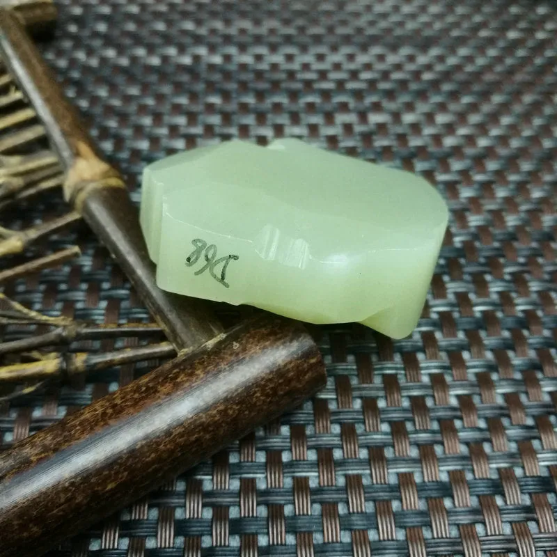 Natural Kunlun Jade Rough Nephrite Raw (90g,5.3X5X1.5cm)