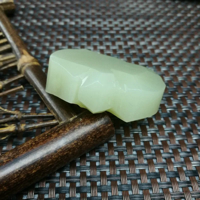 Natural Kunlun Jade Rough Nephrite Raw (90g,5.3X5X1.5cm)