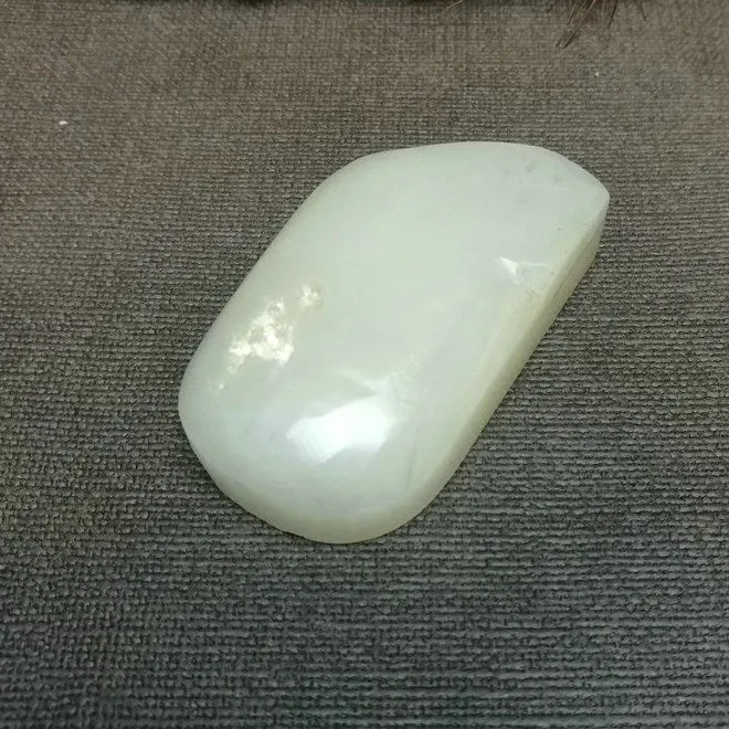 Natural Kunlun Jade Rough Nephrite Raw (91g, 6.2x3.8x1.7cm)