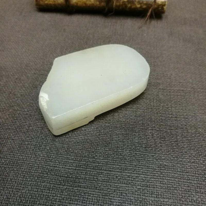 Natural Kunlun Jade Rough Nephrite Raw (91g, 6.2x3.8x1.7cm)