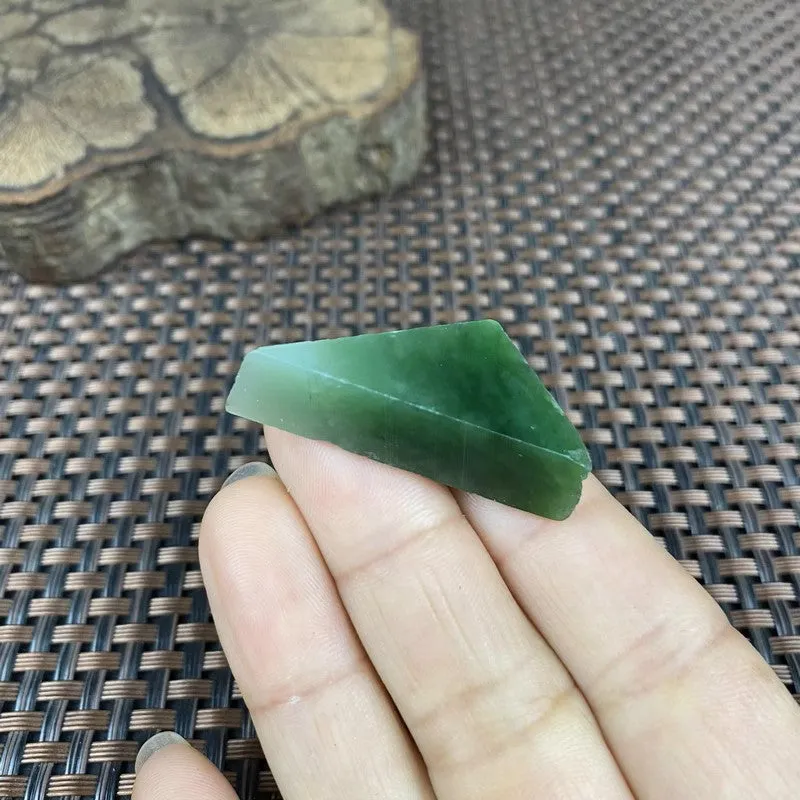 Natural Siberian Jade Rough Nephrite Raw (10g, 3.0X2.2X0.9cm)