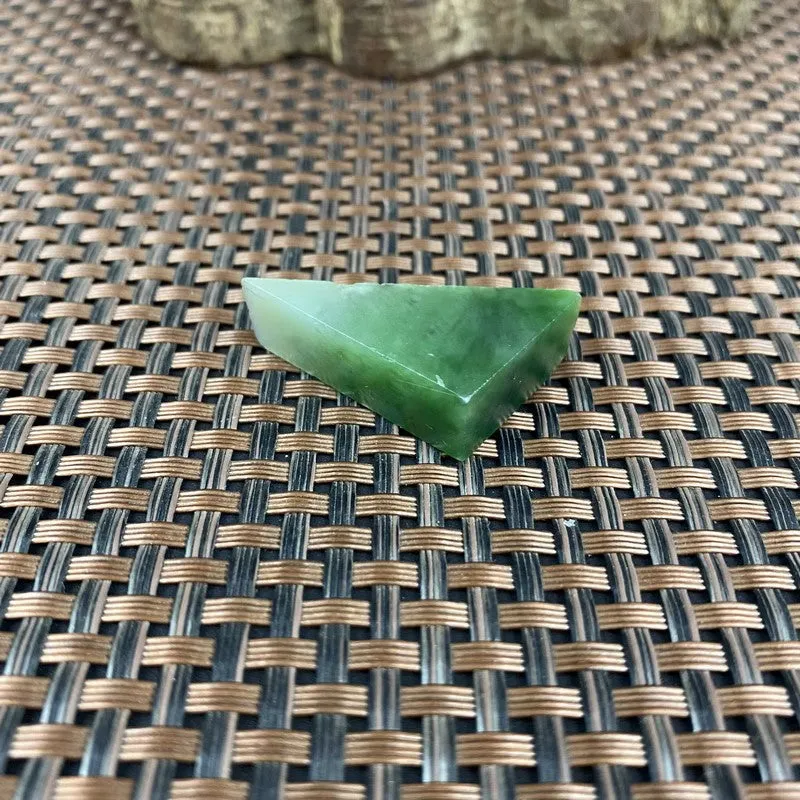 Natural Siberian Jade Rough Nephrite Raw (10g, 3.0X2.2X0.9cm)