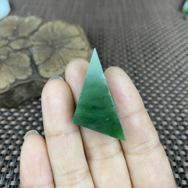 Natural Siberian Jade Rough Nephrite Raw (10g, 3.0X2.2X0.9cm)