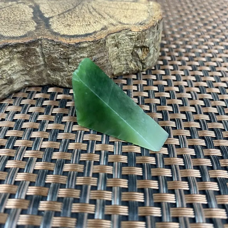 Natural Siberian Jade Rough Nephrite Raw (10g, 3.0X2.2X0.9cm)