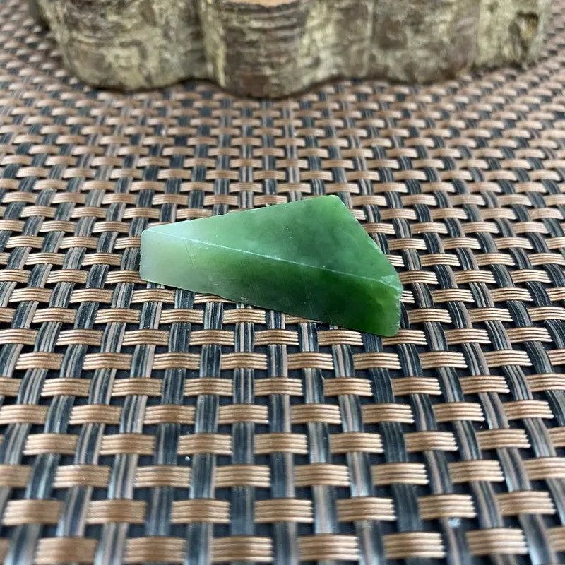 Natural Siberian Jade Rough Nephrite Raw (10g, 3.0X2.2X0.9cm)