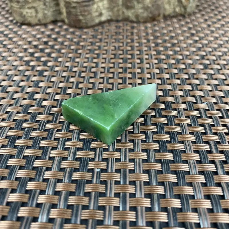 Natural Siberian Jade Rough Nephrite Raw (10g, 3.0X2.2X0.9cm)