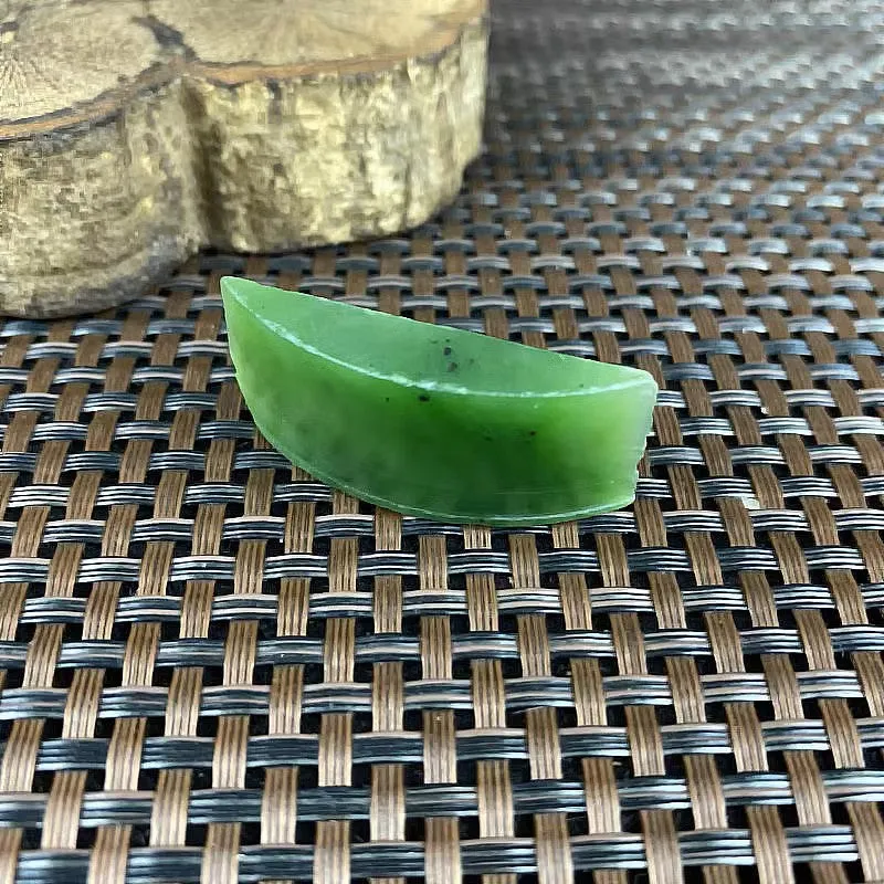 Natural Siberian Jade Rough Nephrite Raw (12g, 4.0X1.6X0.8cm)