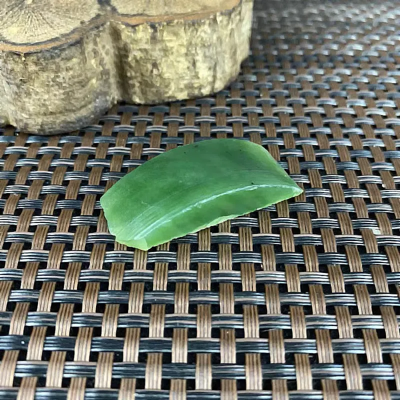 Natural Siberian Jade Rough Nephrite Raw (12g, 4.0X1.6X0.8cm)