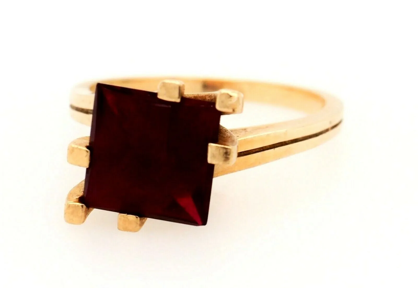 Red Spinel 10ct Yellow Gold Dress Ring