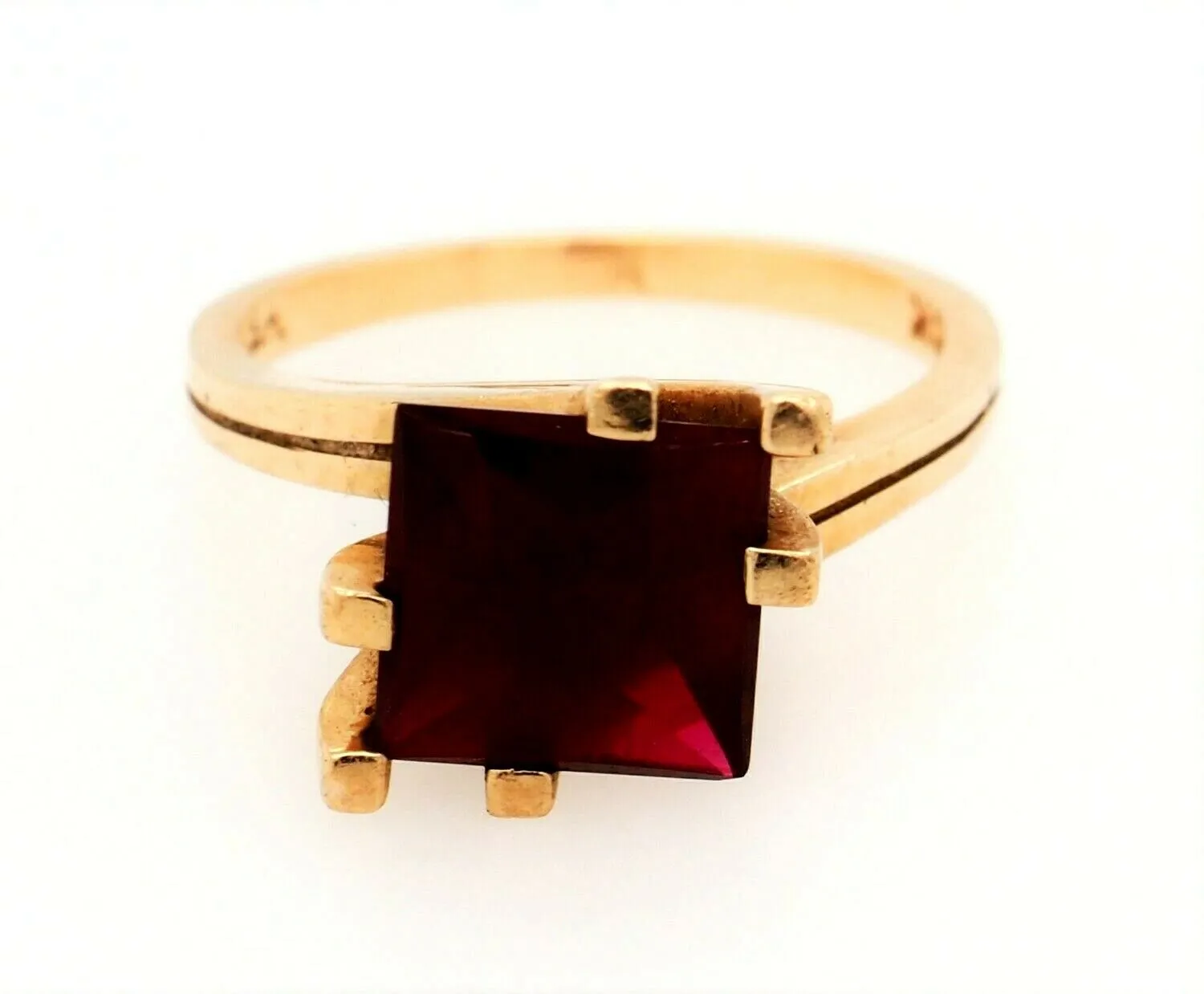 Red Spinel 10ct Yellow Gold Dress Ring