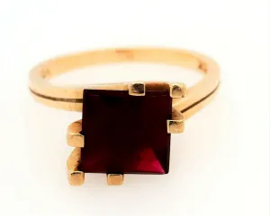 Red Spinel 10ct Yellow Gold Dress Ring