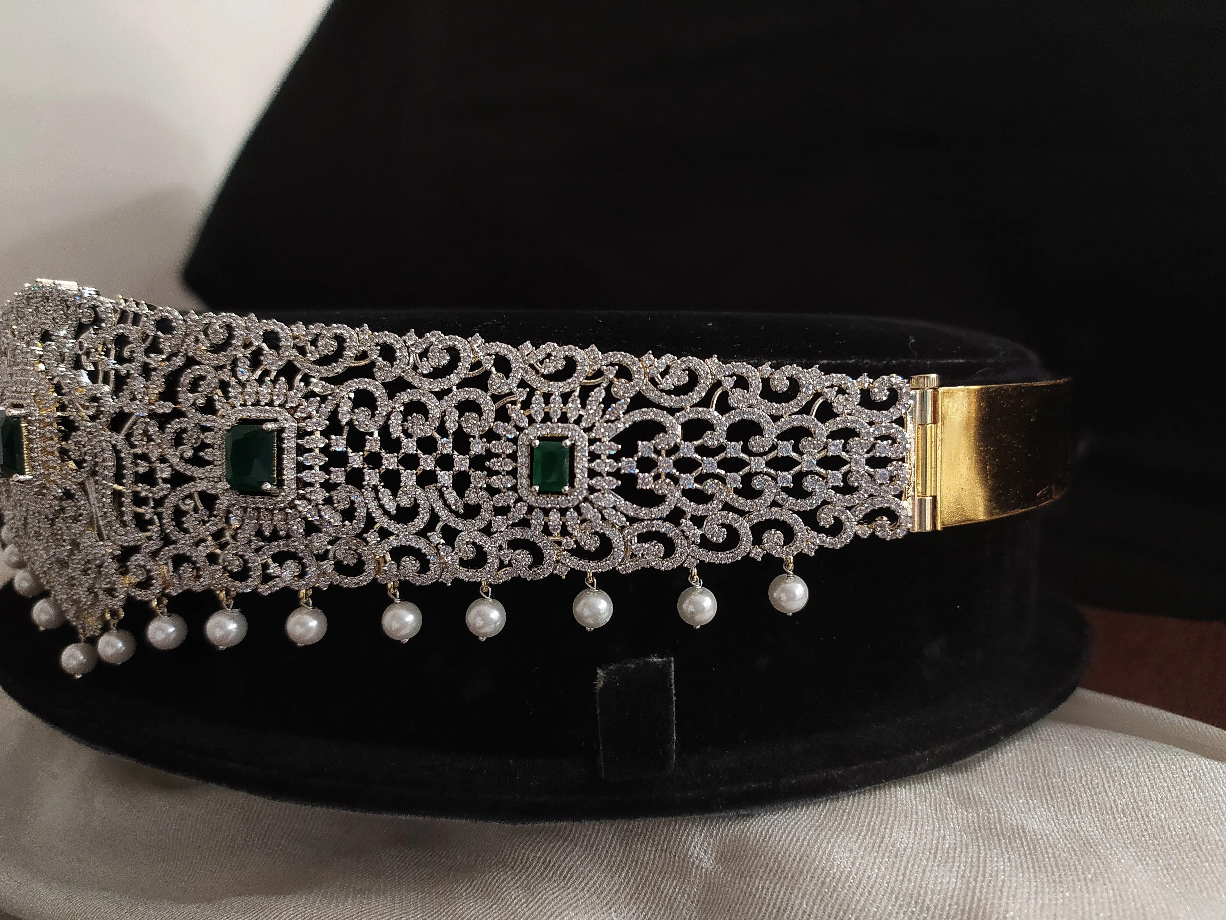 Zircon Diamond-Finish Hip Belt with Pearl Drops