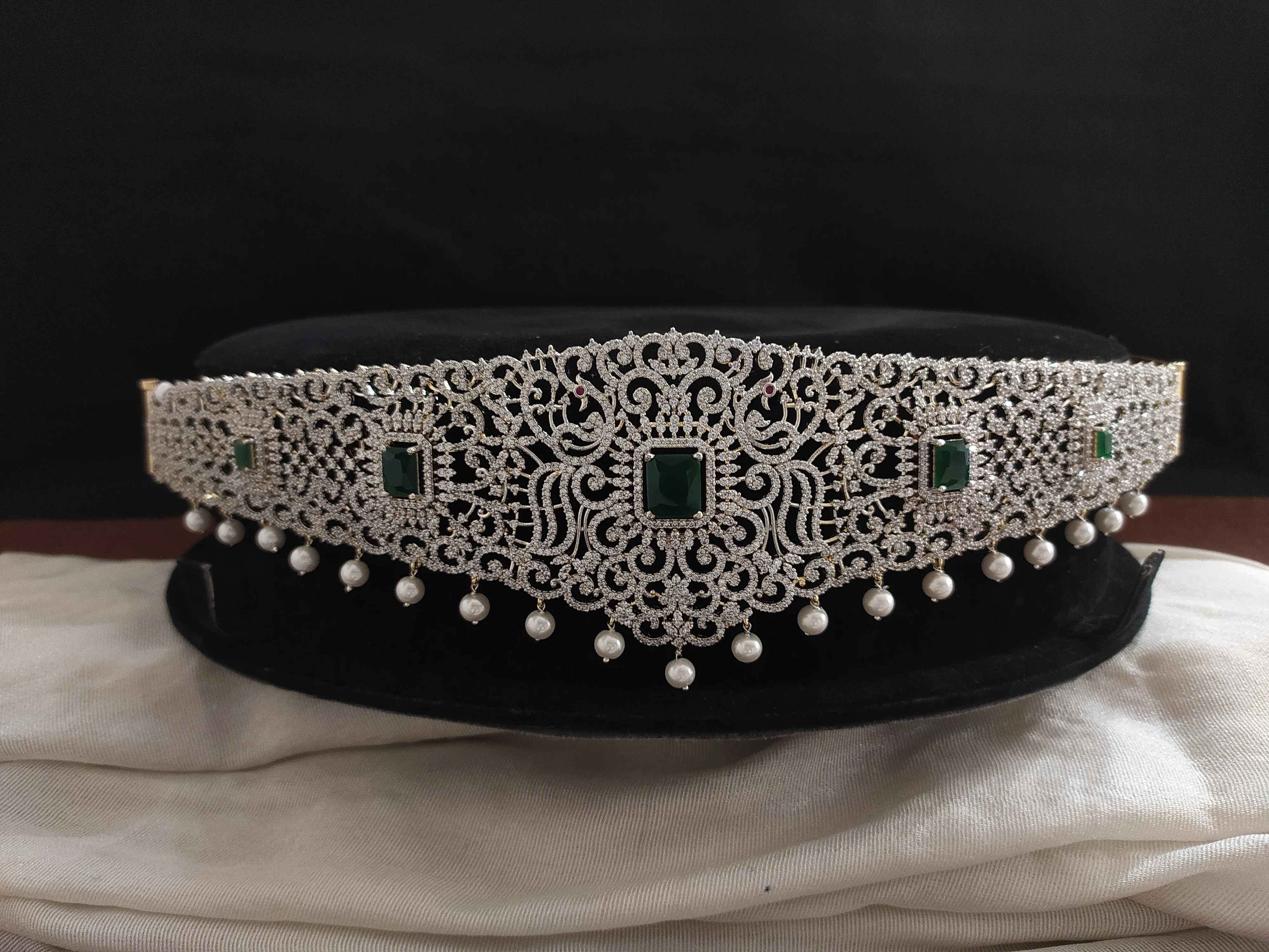 Zircon Diamond-Finish Hip Belt with Pearl Drops