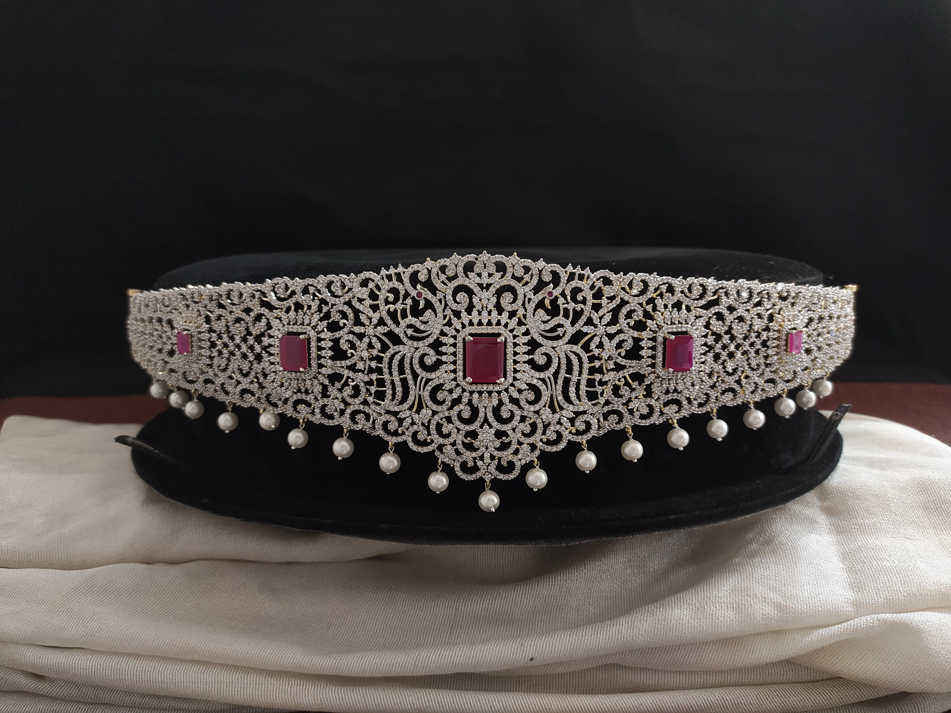 Zircon Diamond-Finish Hip Belt with Pearl Drops